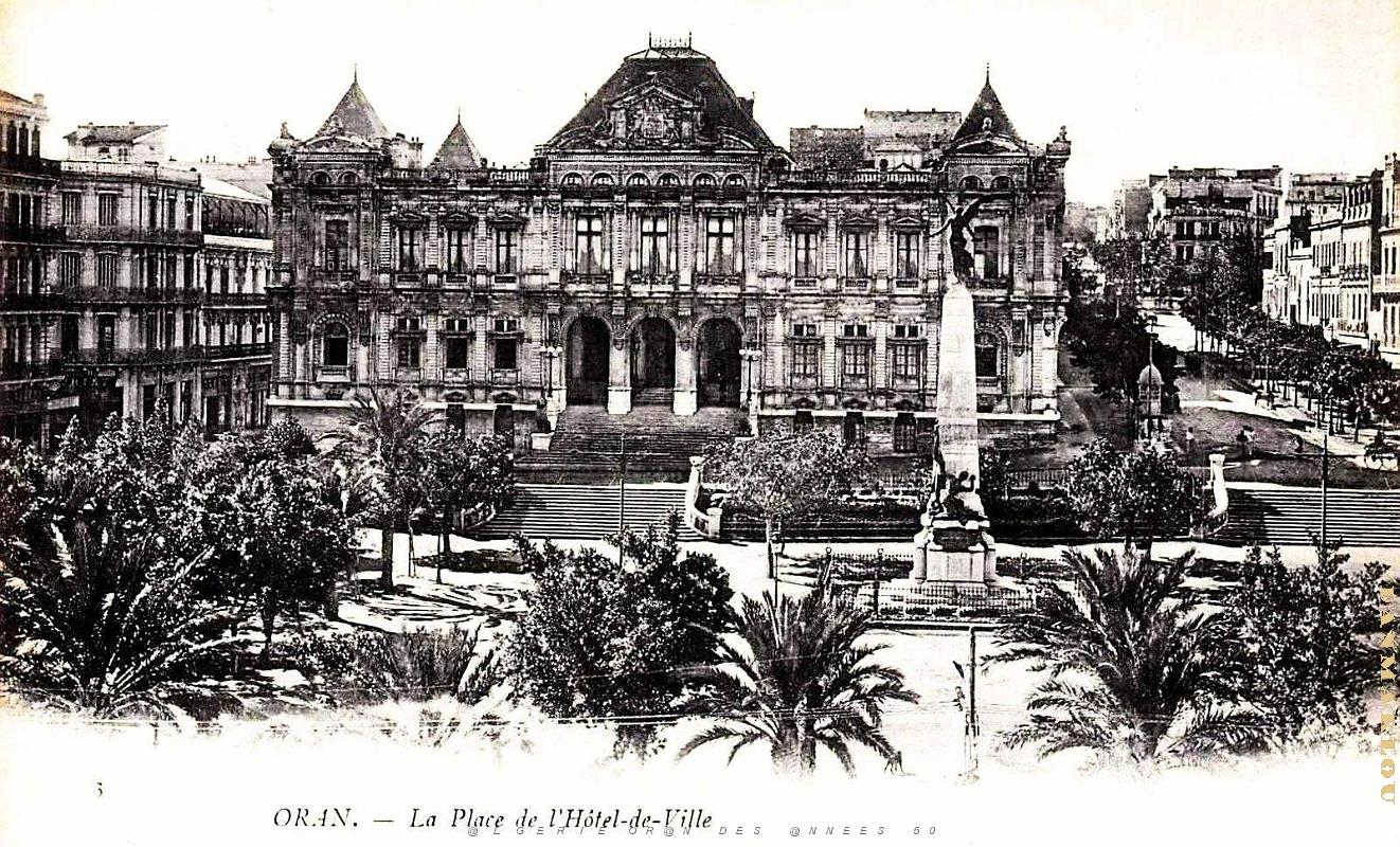 Oran - Place de l'Hotel de Ville.jpg